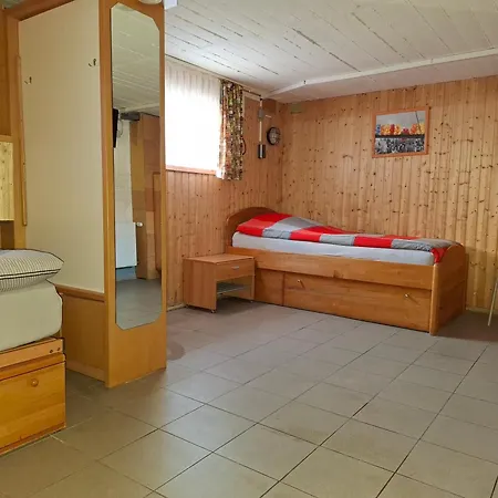 Gaestezimmer Monika Fuer Radtouristen, Geschaeftsreisende Und Monteure Mit Eigenem Bad Im Souterrain Appartamento *