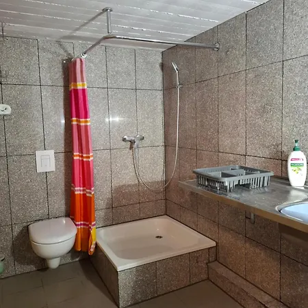 Apartament Gaestezimmer Monika Fuer Geschaeftsreisende Und Monteure Mit Eigenem Bad Im Souterrain *