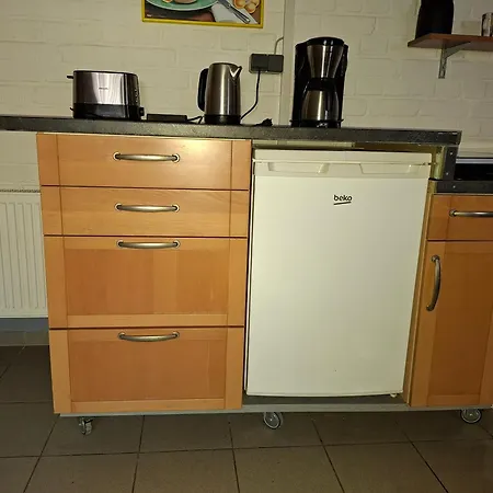 Gaestezimmer Monika Fuer Geschaeftsreisende Und Monteure Mit Eigenem Bad Im Souterrain Apartament *
