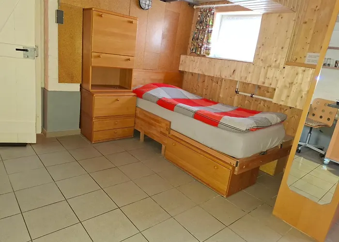 Appartamento Gaestezimmer Monika Fuer Radtouristen, Geschaeftsreisende Und Monteure Mit Eigenem Bad Im Souterrain *