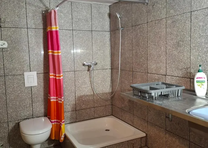 Appartamento Gaestezimmer Monika Fuer Radtouristen, Geschaeftsreisende Und Monteure Mit Eigenem Bad Im Souterrain *